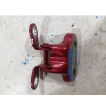 Петля двери задняя левая верхняя