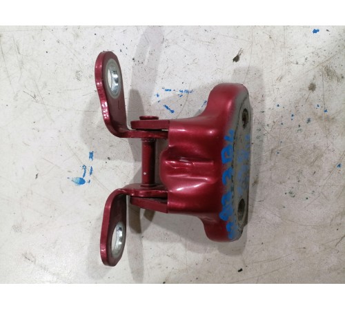 Петля двери задняя левая верхняя