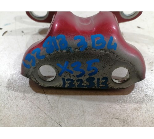 Петля двери задняя левая верхняя