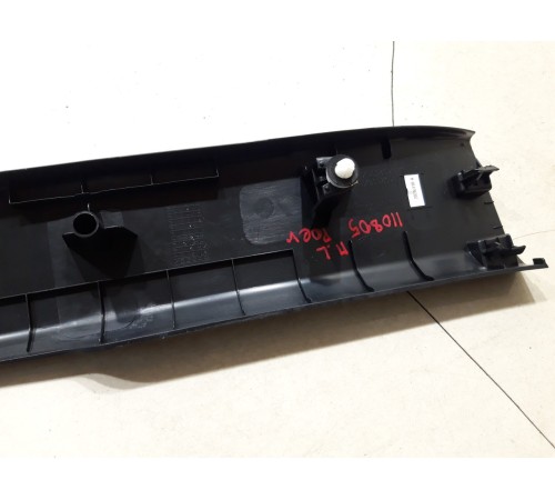 Накладка порога (передняя левая)