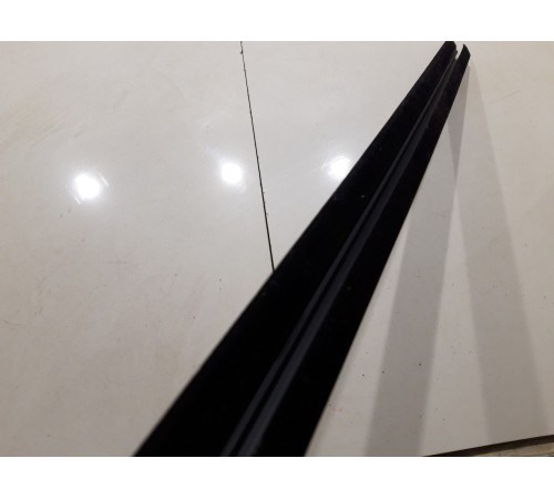 Уплотнитель стекла (передний левый внутренний)