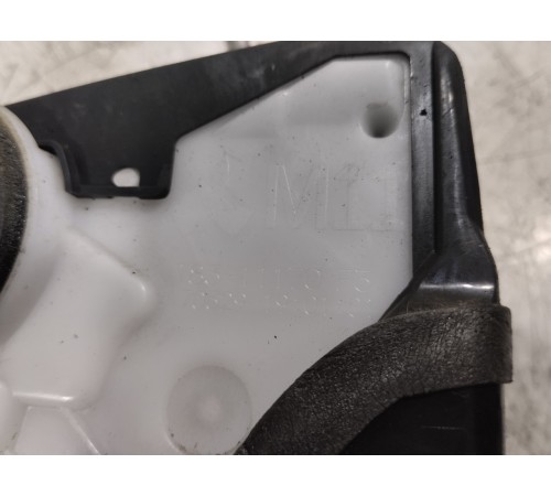 Замок двери (передний правый)