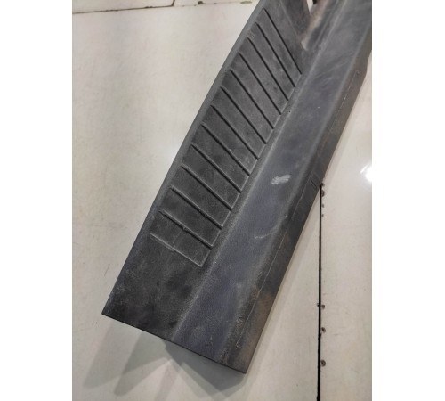 Обшивка багажника задняя