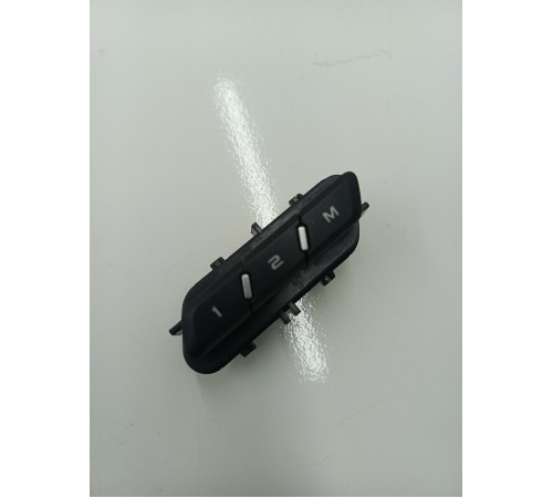 Кнопка памяти сиденья передняя левая