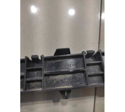 Кронштейн заднего бампера (правый)