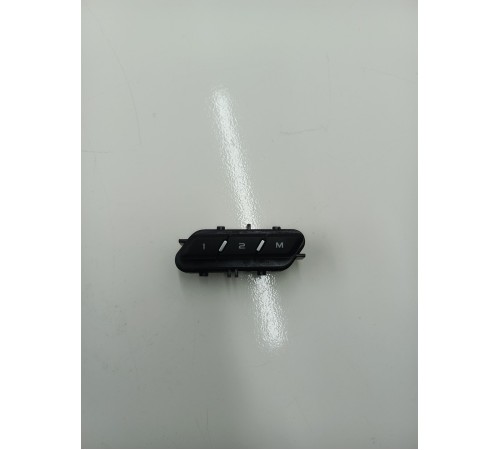 Кнопка памяти сиденья передняя левая