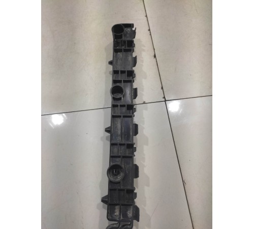 Кронштейн заднего бампера (правый)