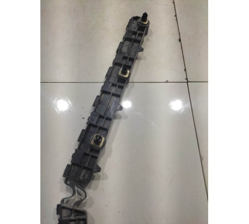 Кронштейн заднего бампера (правый)