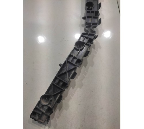 Кронштейн заднего бампера (правый)