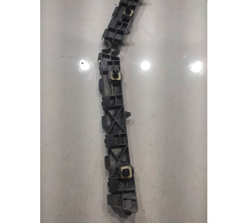 Кронштейн заднего бампера (правый)