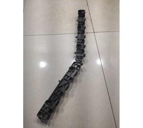 Кронштейн заднего бампера (правый)