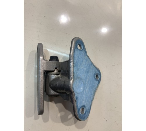 Петля двери (задняя, левая, нижняя)