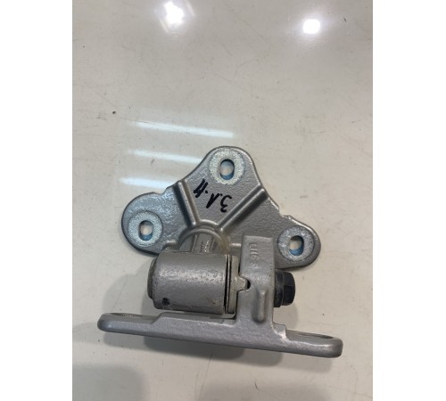 Петля двери (задняя, левая, нижняя)