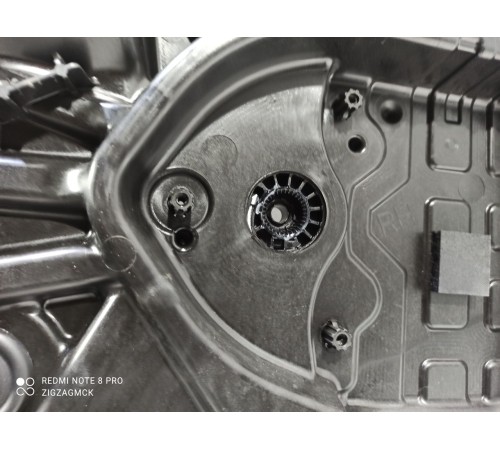 Стеклоподъемник двери (передний правый)