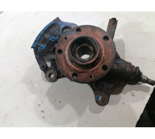 Кулак Поворотный передний левый