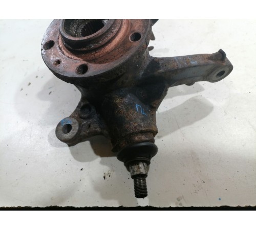 Кулак Поворотный передний левый