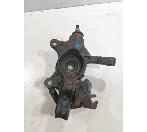 Кулак Поворотный передний левый