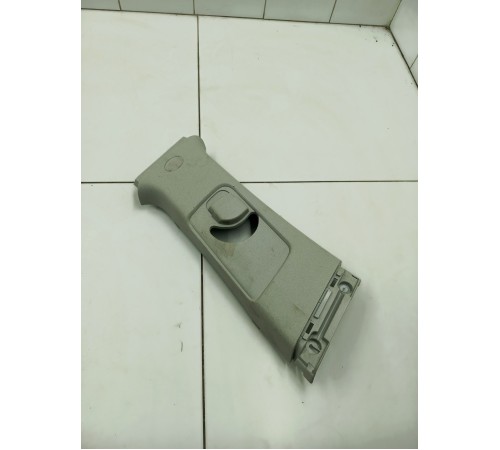 Обшивка центральной стойки правая верхняя