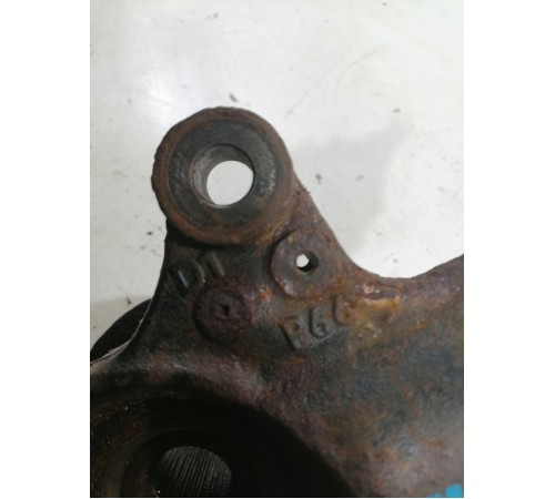 Кулак Поворотный передний левый