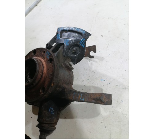 Кулак Поворотный передний левый