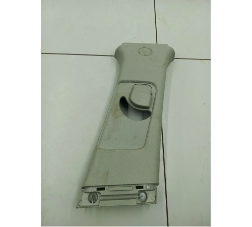 Обшивка центральной стойки правая верхняя