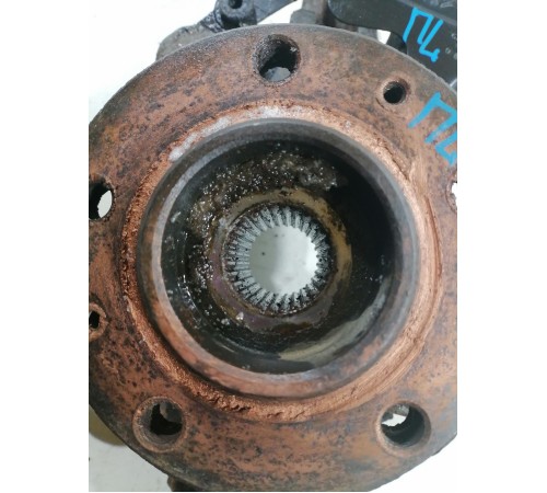 Кулак Поворотный передний левый