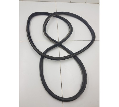 Уплотнитель багажника