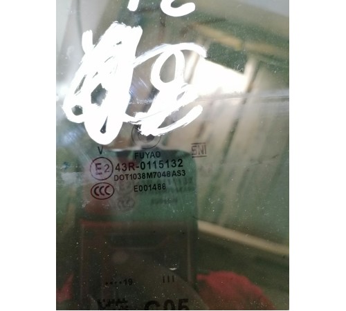 Стекло двери заднее левое