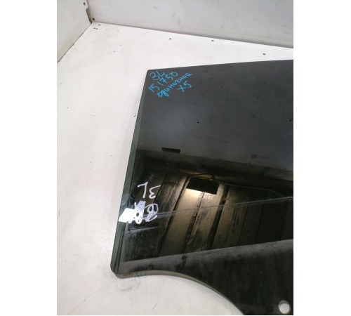 Стекло двери заднее левое