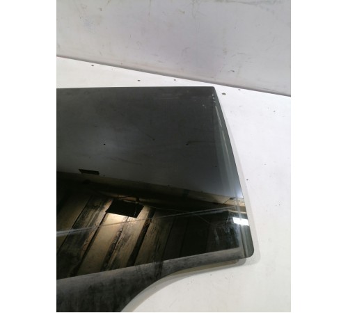 Стекло двери заднее левое