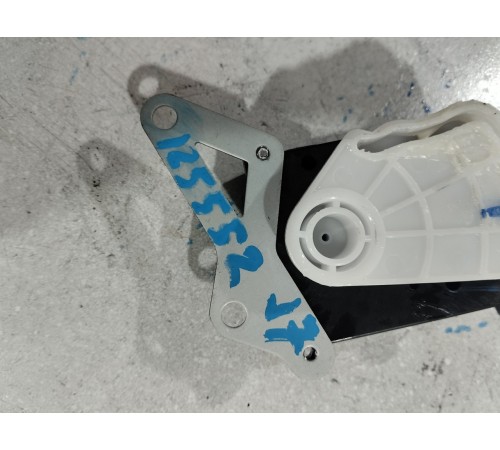 Сервопривод заслонки печки