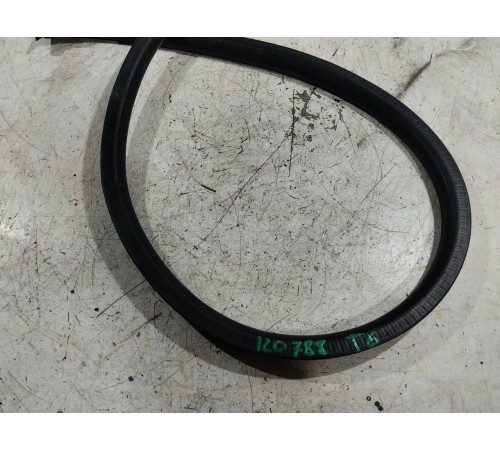 Уплотнитель капота