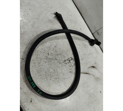 Уплотнитель капота