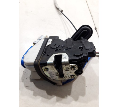 Замок двери (передний левый)