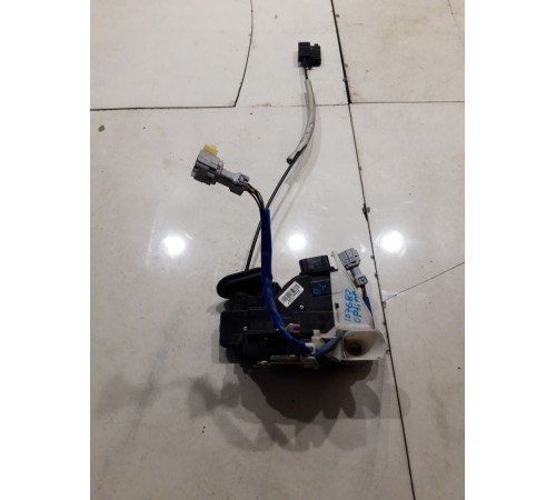 Замок двери (передний левый)