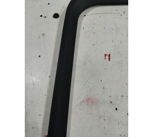 Накладка рамки стекла двери задняя левая