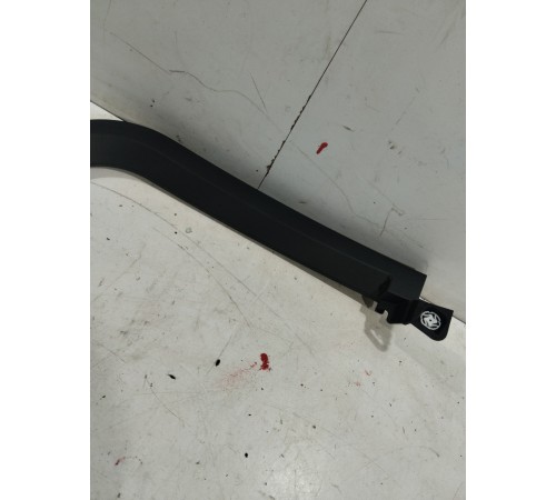 Накладка рамки стекла двери задняя левая