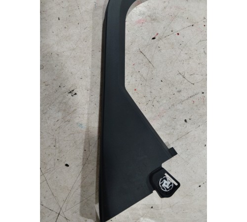 Накладка рамки стекла двери задняя левая