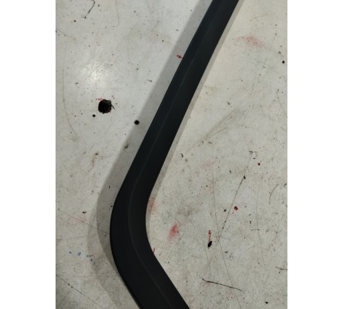 Накладка рамки стекла двери задняя левая