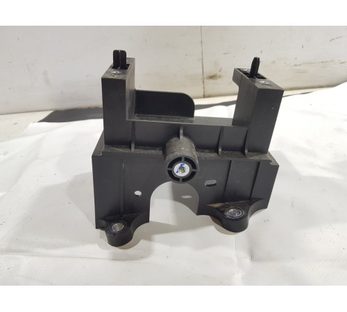 Кронштейн крепление центральной консоли