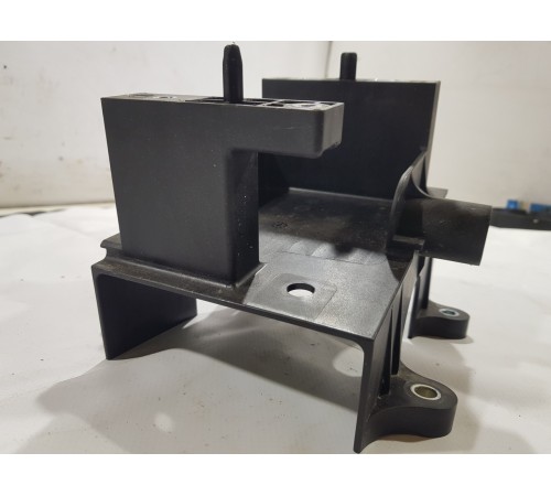 Кронштейн крепление центральной консоли