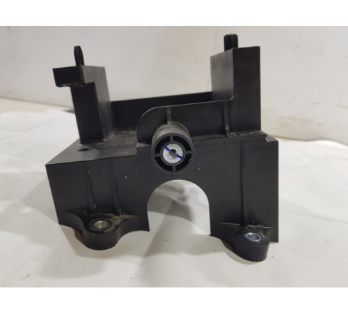 Кронштейн крепление центральной консоли