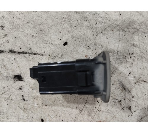 Кнопка открывания лючка бензобака