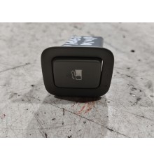 Кнопка открывания лючка бензобака