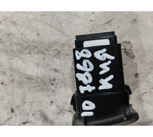 Кнопка открывания лючка бензобака