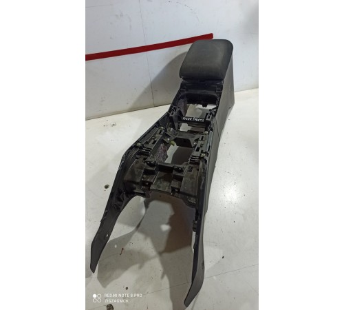 Центральная консоль с подлокотником