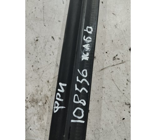 Уплотнитель капота