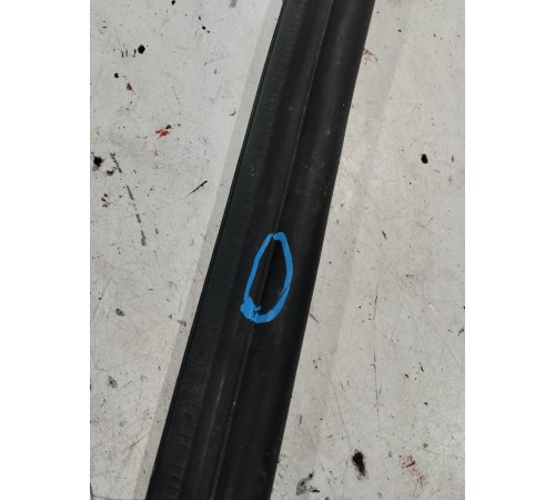 Уплотнитель капота