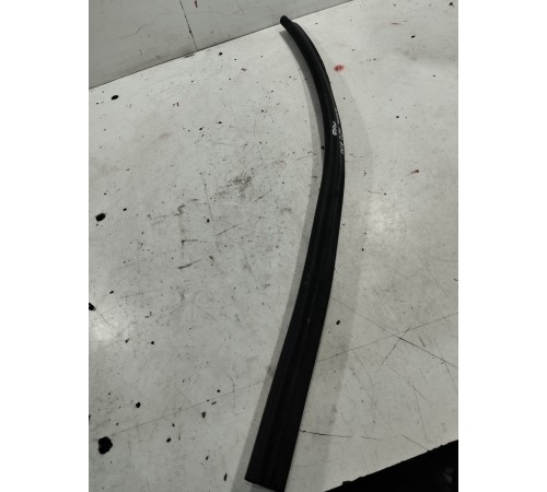 Уплотнитель капота