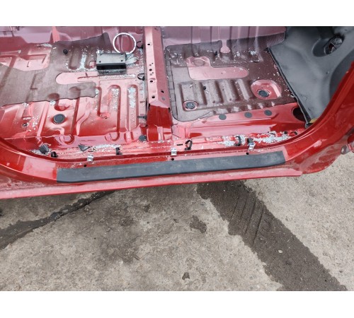 Порог с центральной стойкой (правый)